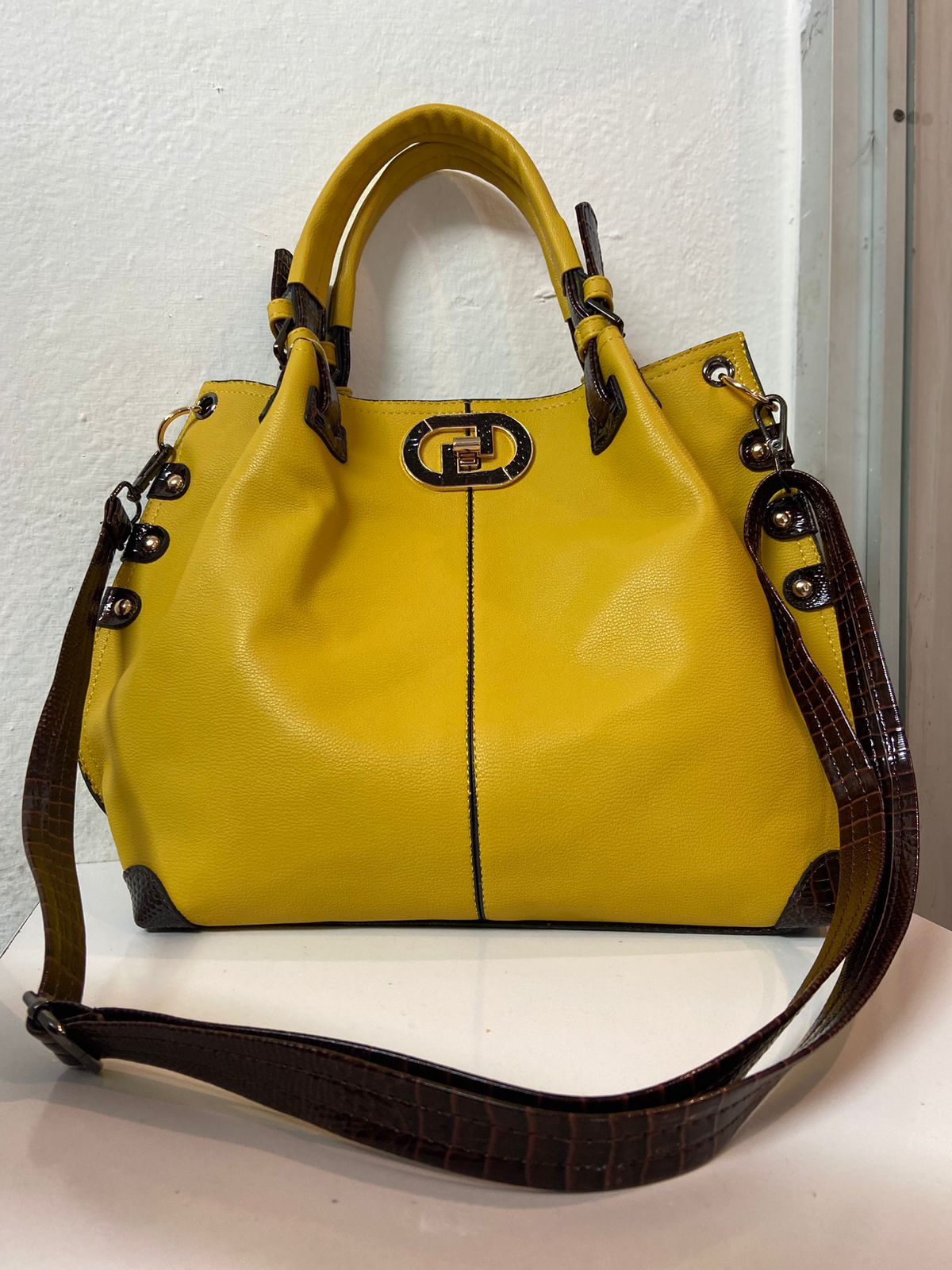 Lizzy Logo Clasp Bag